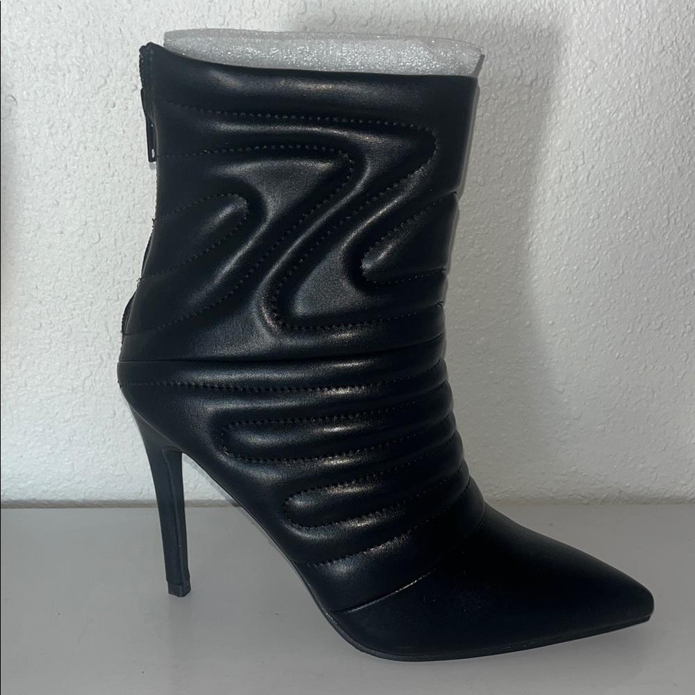 Women's Black Quilted Pointed-Toe Stiletto Ankle Boot
